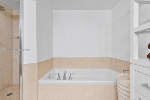 Copropriété à vendre à Aventura, Floride: 2 chambres, 121.89 m2 № 2089848 - photo 20
