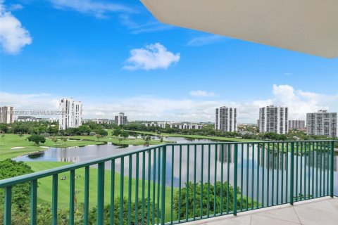 Copropriété à vendre à Aventura, Floride: 2 chambres, 121.89 m2 № 2089848 - photo 2