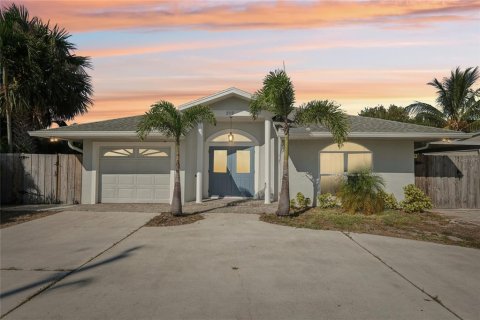House in Vero Beach, Florida 2 bedrooms, 116.13 sq.m. № 1733607 - photo 30