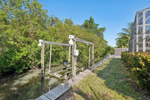 House in Vero Beach, Florida 2 bedrooms, 116.13 sq.m. № 1733607 - photo 27