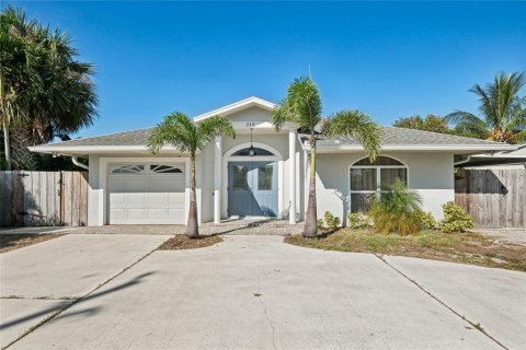 House in Vero Beach, Florida 2 bedrooms, 116.13 sq.m. № 1733607 - photo 1
