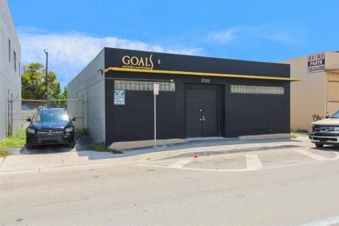 Propiedad comercial en venta en Miami, Florida № 2154323 - foto 6