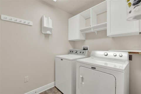 House in Tavares, Florida 3 bedrooms, 138.15 sq.m. № 1884133 - photo 17