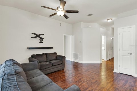 House in Tavares, Florida 3 bedrooms, 138.15 sq.m. № 1884133 - photo 3