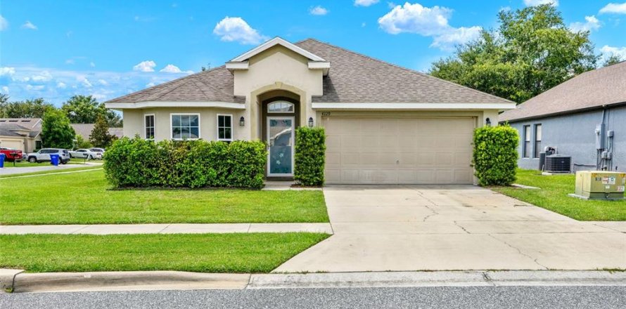 House in Tavares, Florida 3 bedrooms, 138.15 sq.m. № 1884133