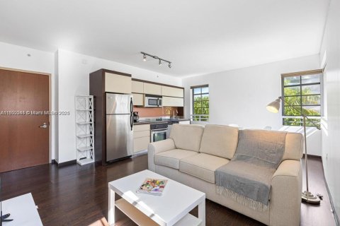 Condominio en alquiler en Miami Beach, Florida, 1 dormitorio, 55.37 m2 № 1959583 - foto 1