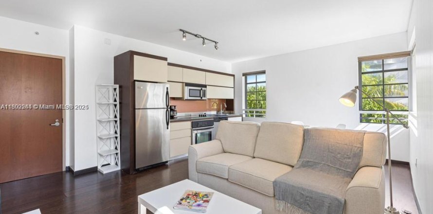 Condominio en Miami Beach, Florida, 1 dormitorio  № 1959583