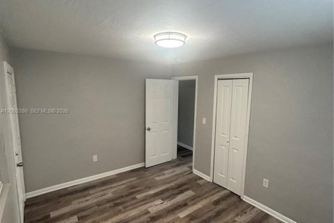 Снять в аренду виллу или дом в Майами, Флорида 2 спальни, 62.71м2, № 2067713 - фото 12