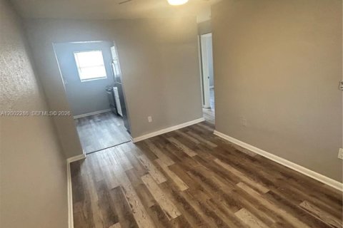 Дом в Майами, Флорида 2 спальни, 62.71м2 № 2067713