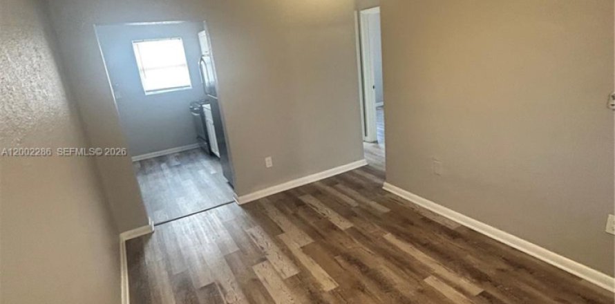 Дом в Майами, Флорида 2 спальни, 62.71м2 № 2067713