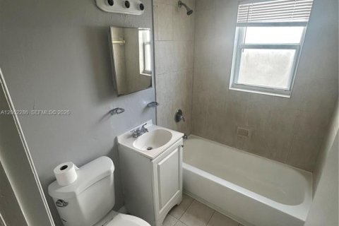 Снять в аренду виллу или дом в Майами, Флорида 2 спальни, 62.71м2, № 2067713 - фото 8