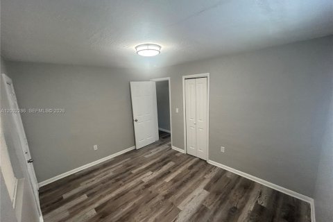 Снять в аренду виллу или дом в Майами, Флорида 2 спальни, 62.71м2, № 2067713 - фото 10