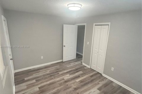 Снять в аренду виллу или дом в Майами, Флорида 2 спальни, 62.71м2, № 2067713 - фото 13