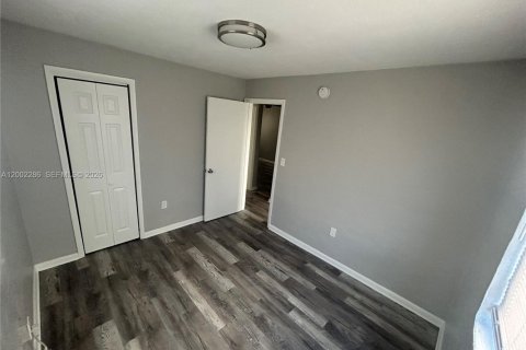 Снять в аренду виллу или дом в Майами, Флорида 2 спальни, 62.71м2, № 2067713 - фото 11