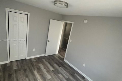 Снять в аренду виллу или дом в Майами, Флорида 2 спальни, 62.71м2, № 2067713 - фото 5