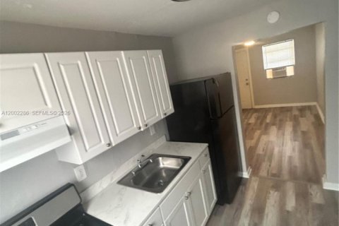 Снять в аренду виллу или дом в Майами, Флорида 2 спальни, 62.71м2, № 2067713 - фото 2