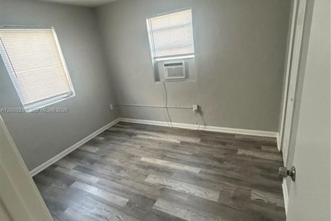 Снять в аренду виллу или дом в Майами, Флорида 2 спальни, 62.71м2, № 2067713 - фото 6