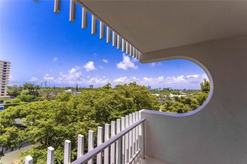 Condo in Bal Harbour, Florida, 3 bedrooms  № 1766818 - photo 14
