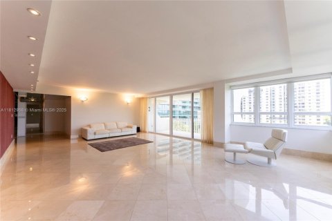 Condo in Bal Harbour, Florida, 3 bedrooms  № 1766818 - photo 11