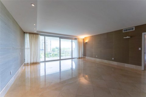 Condo in Bal Harbour, Florida, 3 bedrooms  № 1766818 - photo 19