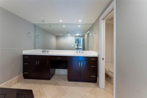 Condo in Bal Harbour, Florida, 3 bedrooms  № 1766818 - photo 23
