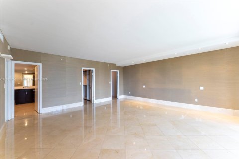 Condo in Bal Harbour, Florida, 3 bedrooms  № 1766818 - photo 18