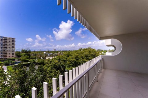 Condo in Bal Harbour, Florida, 3 bedrooms  № 1766818 - photo 26
