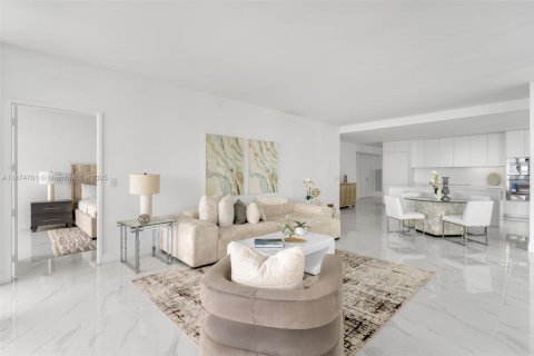 Condominio en venta en Miami, Florida, 4 dormitorios, 249.54 m2 № 1981878 - foto 3