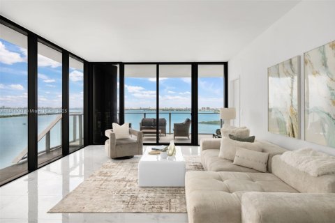 Condominio en venta en Miami, Florida, 4 dormitorios, 249.54 m2 № 1981878 - foto 2