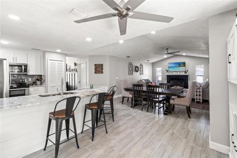 Casa en venta en Land O' Lakes, Florida, 4 dormitorios, 208.29 m2 № 1913239 - foto 14