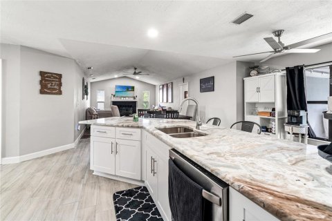 Casa en venta en Land O' Lakes, Florida, 4 dormitorios, 208.29 m2 № 1913239 - foto 16