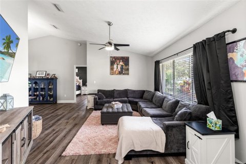 Casa en venta en Land O' Lakes, Florida, 4 dormitorios, 208.29 m2 № 1913239 - foto 5