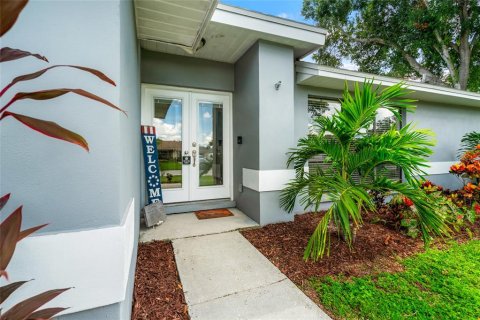 Casa en venta en Land O' Lakes, Florida, 4 dormitorios, 208.29 m2 № 1913239 - foto 3