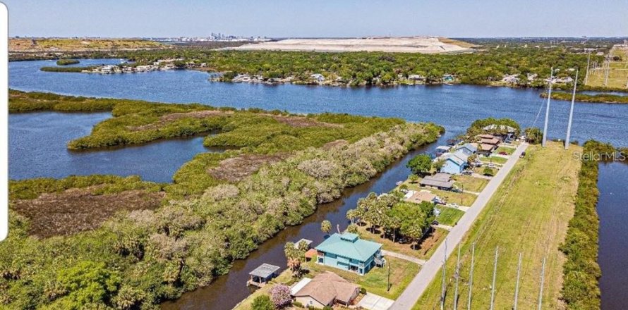 Land in Gibsonton, Florida № 1884148