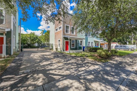 House in Miami, Florida 1 bedroom, 64.1 sq.m. № 2061926