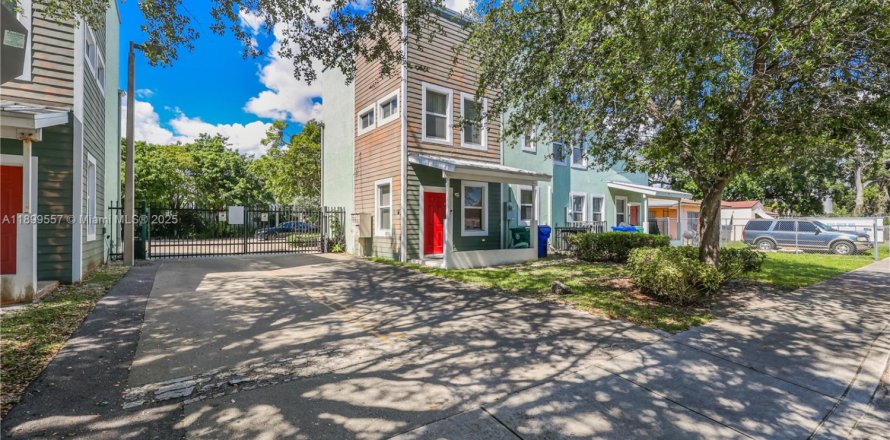 House in Miami, Florida 1 bedroom, 64.1 sq.m. № 2061926