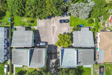 House in Miami, Florida 1 bedroom, 64.1 sq.m. № 2061926 - photo 25