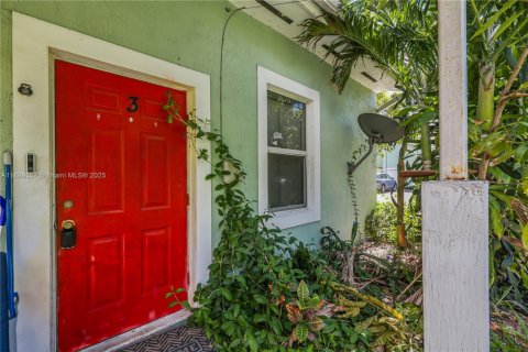 House in Miami, Florida 1 bedroom, 64.1 sq.m. № 2061926 - photo 3