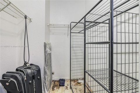 House in Miami, Florida 1 bedroom, 64.1 sq.m. № 2061926 - photo 8