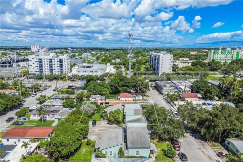 House in Miami, Florida 1 bedroom, 64.1 sq.m. № 2061926 - photo 18
