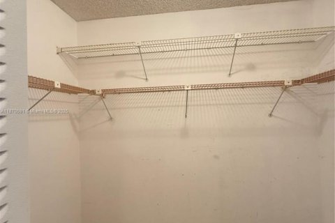 Copropriété à vendre à Hallandale Beach, Floride: 2 chambres, 130.06 m2 № 1977602 - photo 29