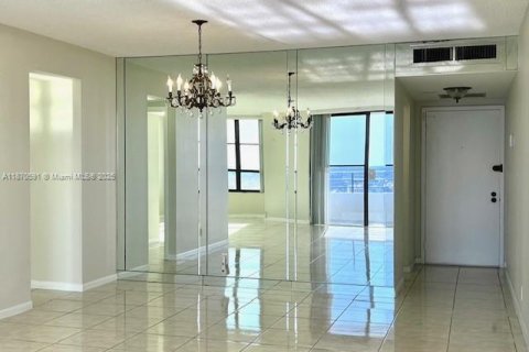 Copropriété à vendre à Hallandale Beach, Floride: 2 chambres, 130.06 m2 № 1977602 - photo 14