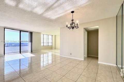 Copropriété à vendre à Hallandale Beach, Floride: 2 chambres, 130.06 m2 № 1977602 - photo 12