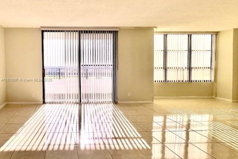 Copropriété à vendre à Hallandale Beach, Floride: 2 chambres, 130.06 m2 № 1977602 - photo 10