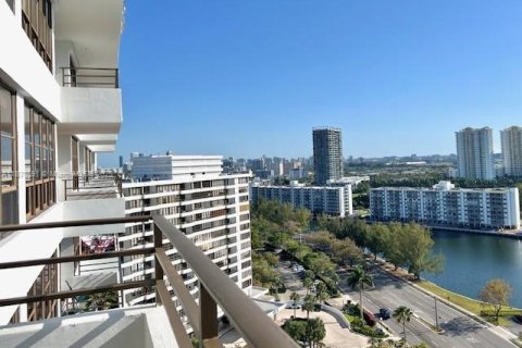 Copropriété à vendre à Hallandale Beach, Floride: 2 chambres, 130.06 m2 № 1977602 - photo 6