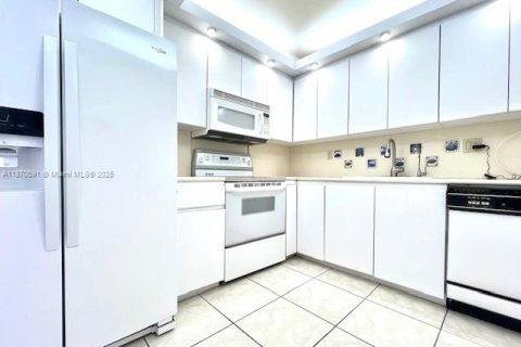 Copropriété à vendre à Hallandale Beach, Floride: 2 chambres, 130.06 m2 № 1977602 - photo 26
