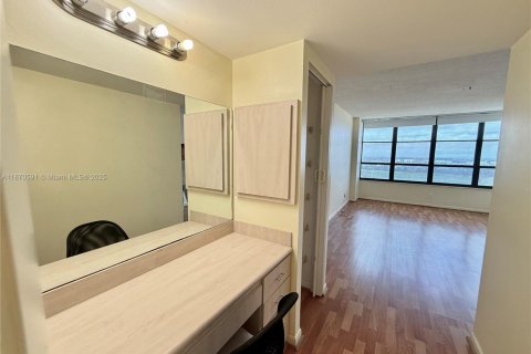 Copropriété à vendre à Hallandale Beach, Floride: 2 chambres, 130.06 m2 № 1977602 - photo 19