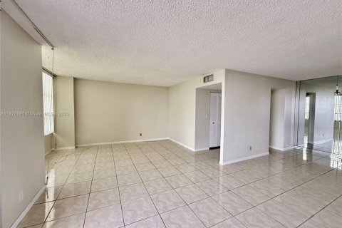 Copropriété à vendre à Hallandale Beach, Floride: 2 chambres, 130.06 m2 № 1977602 - photo 9