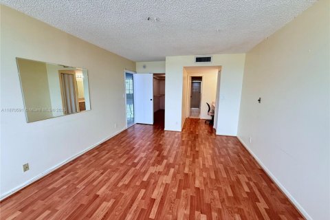 Copropriété à vendre à Hallandale Beach, Floride: 2 chambres, 130.06 m2 № 1977602 - photo 17