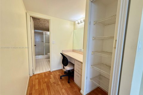 Copropriété à vendre à Hallandale Beach, Floride: 2 chambres, 130.06 m2 № 1977602 - photo 18